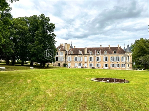 Maison 1500 m² · à Avallon · 1 500 m² · 3 900 000 €