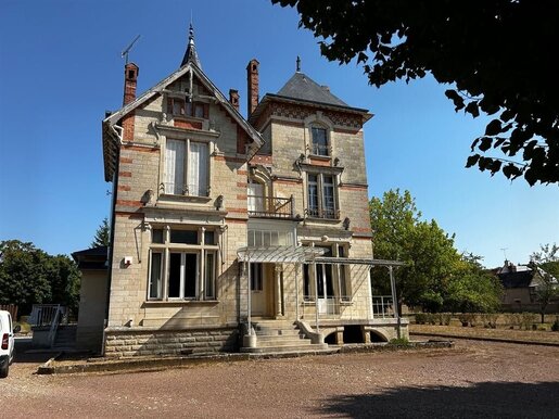Maison 10 pièces 218 m² · à Clamecy · 218 m² · 498 200 €