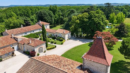 Maison 25 pièces 686 m² · à Nérac · 686 m² · 1 590 000 €