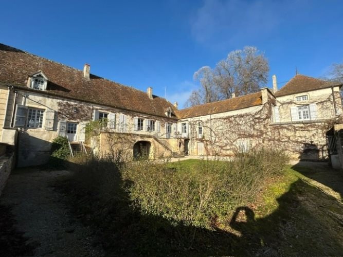 Maison 14 pièces 260 m² · à Saint-Gengoux-le-National · 260 m² · 495 000 €