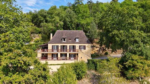 Maison 10 pièces 186 m² · à Beynac-Et-Cazenac · 186 m² · 375 000 €