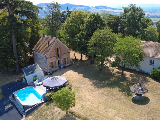 Maison 11 pièces 264 m² · à Monclar · 264 m² · 289 000 €