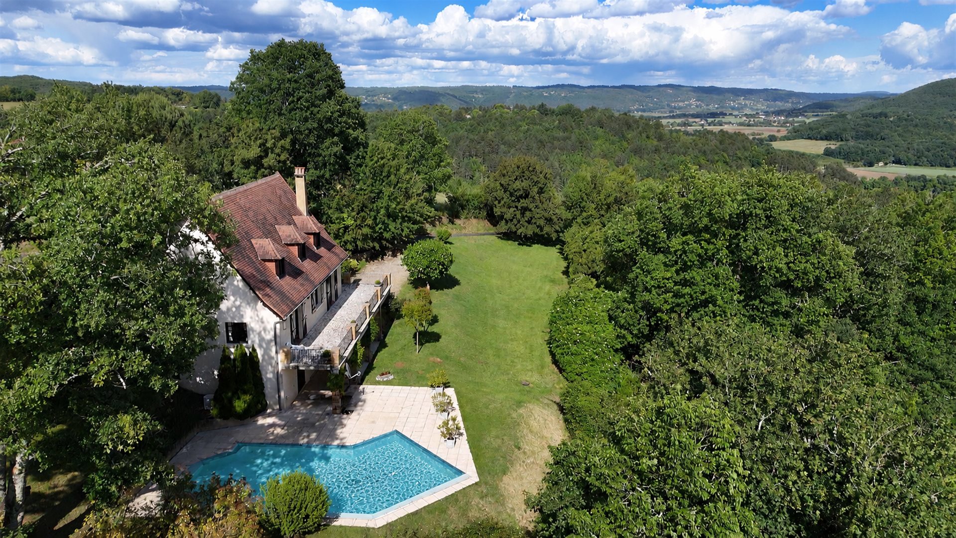 Maison 6 pièces 140 m² · à Coux Et Bigaroque-Mouzens · 140 m² · 395 000 €