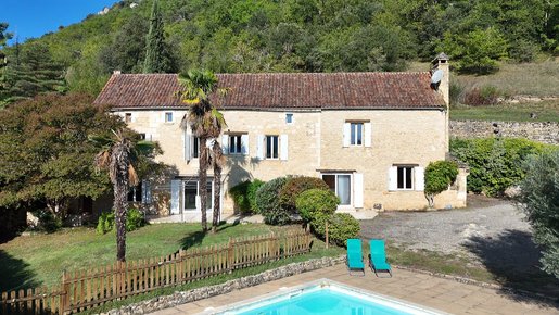 Maison 8 pièces 230 m² · à Saint-Cyprien · 230 m² · 325 000 €