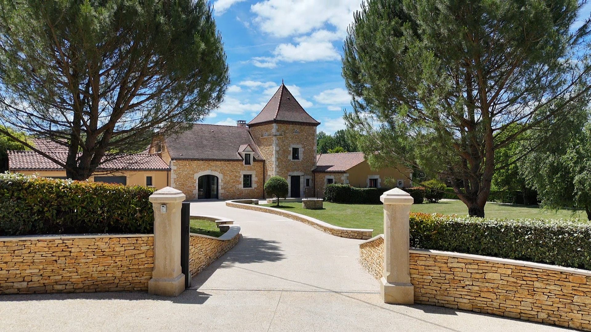 Maison 9 pièces 190 m² · à Gourdon · 190 m² · 895 000 €