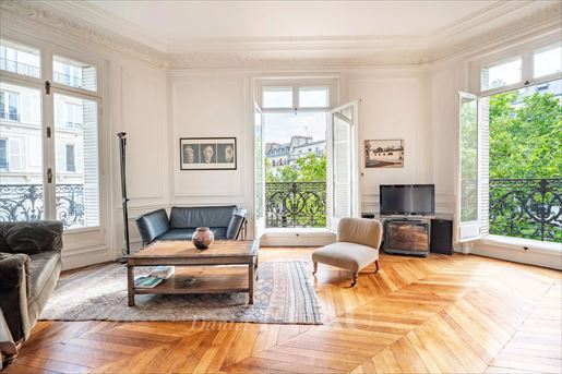 5 pièces 126 m² · à Paris 6ème · 126 m² · 2 000 000 €