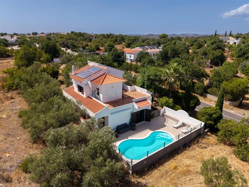 Villa T3 avec piscine, grandes terrasses et vue sur la campagne et la mer, à seulement 5 minutes de Tavira