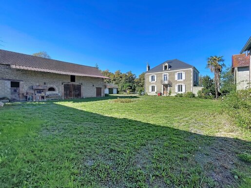 Maison 7 pièces 215 m² · à Garlin · 215 m² · 399 000 €