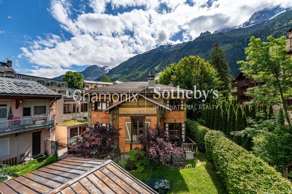 House, 256 m², land 690 m²
