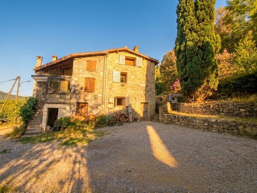 Maison 9 pièces 145 m² · à Juvinas · 145 m² · 219 000 €