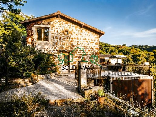 Maison 7 pièces 135 m² · à Genestelle · 135 m² · 210 000 €