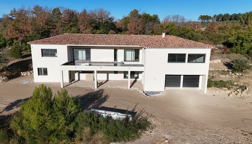 Maison 8 pièces 267 m² · à Nans-les-Pins · 267 m² · 983 000 €