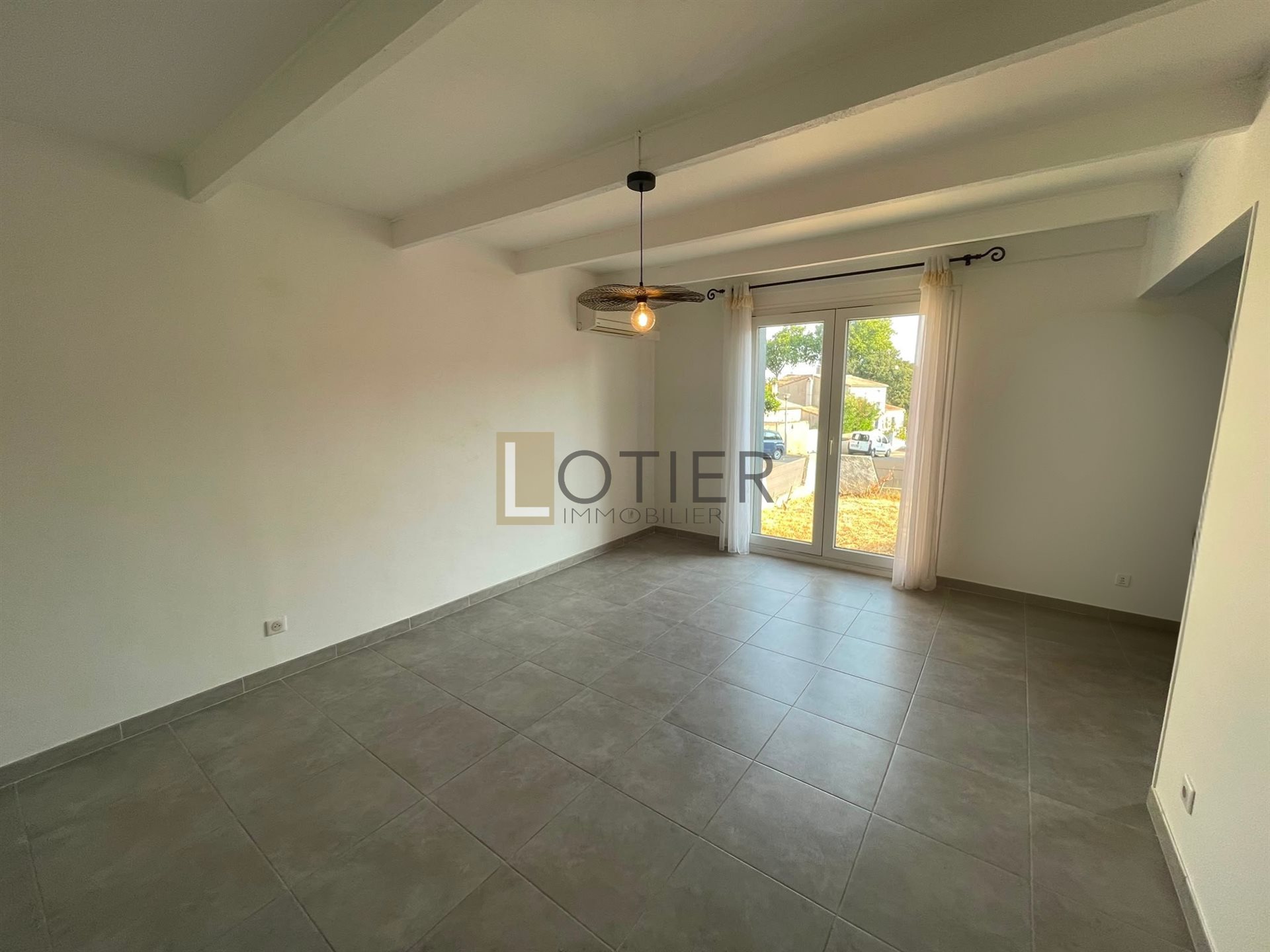 Maison à louer, 110m², Douzens