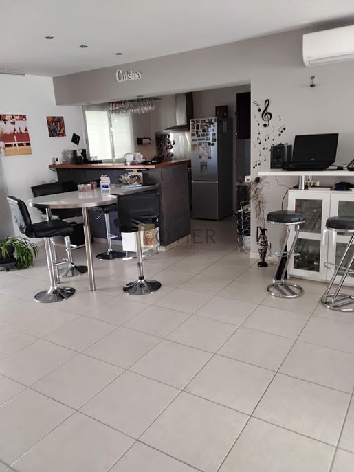 Maison 4 pièces 127 m² · à Clarensac · 127 m² · 320 000 €