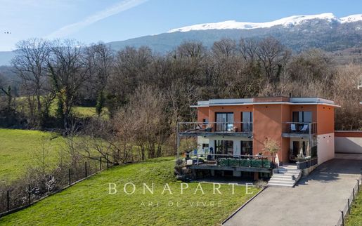 Maison 10 pièces 375 m² · à Thoiry · 375 m² · 1 750 000 €