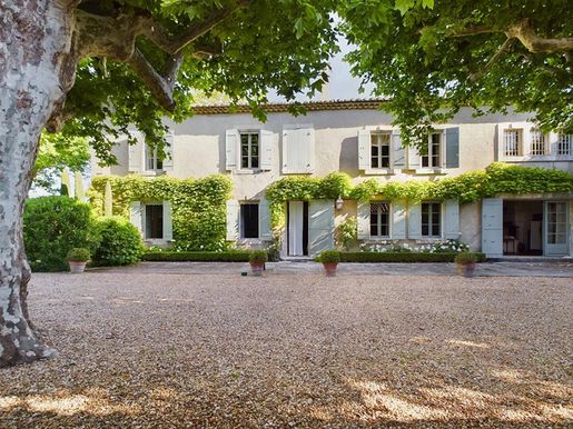 Maison 9 pièces 344 m² · à Saint-Rémy-de-Provence · 344 m² · 2 360 000 €