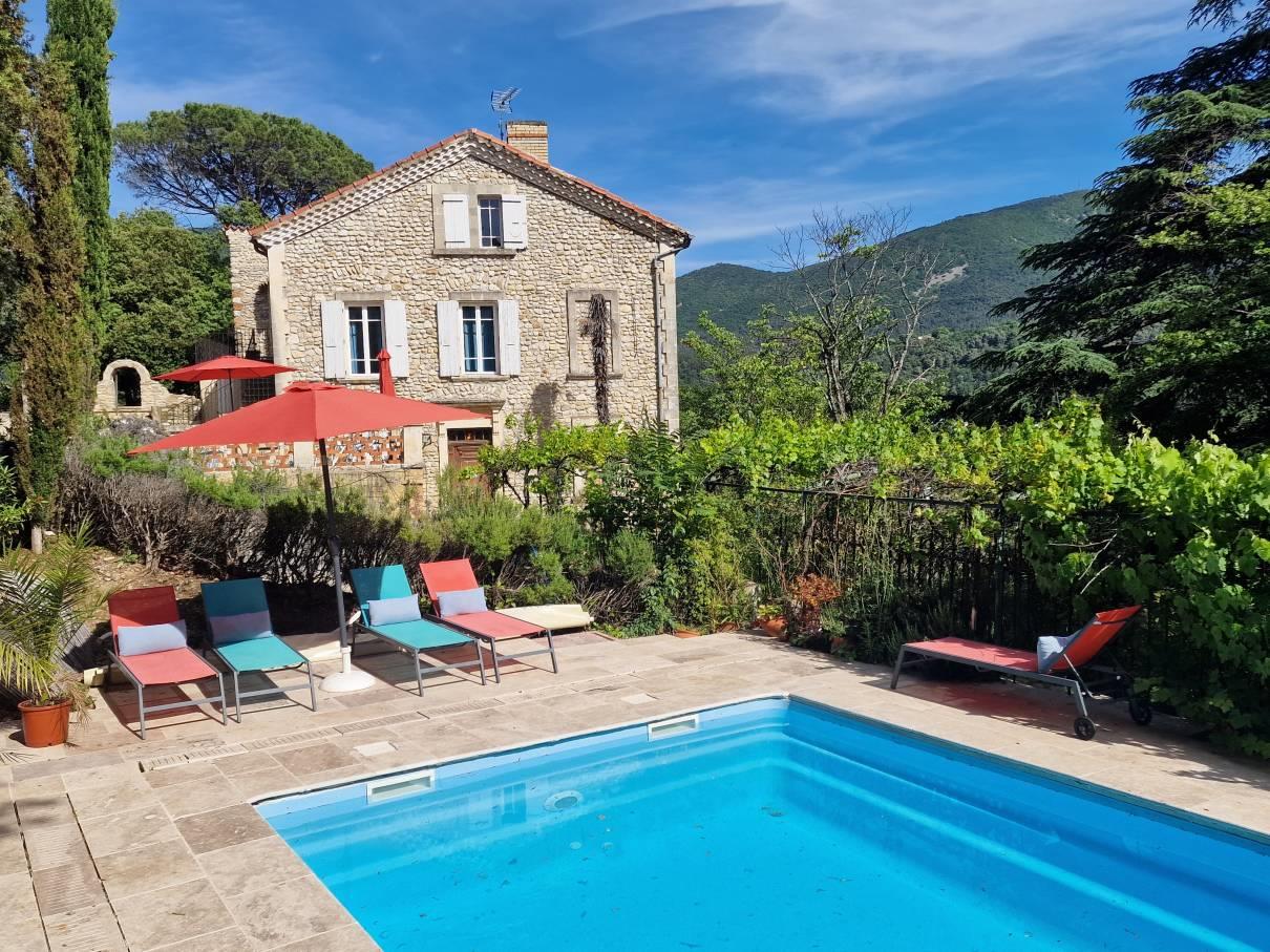 House, 300 m², land 300 m²