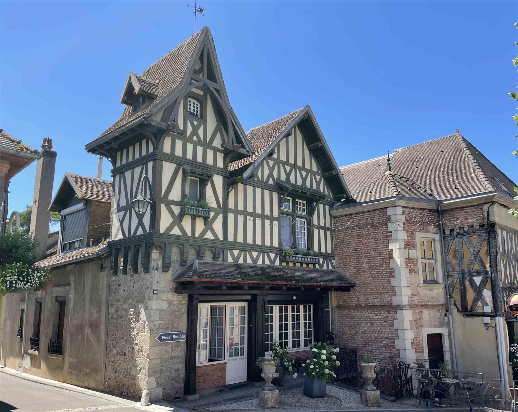 Maison à vendre, 312m², Bourbon-Lancy