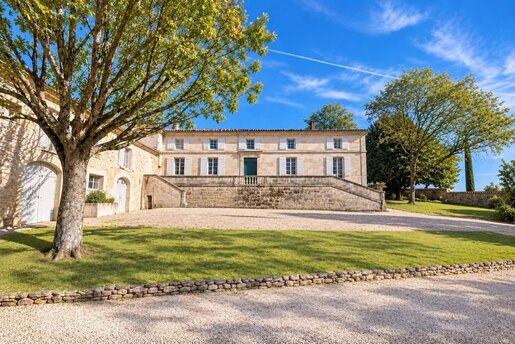 Maison 11 pièces 490 m² · à Moulidars · 490 m² · 1 030 000 €