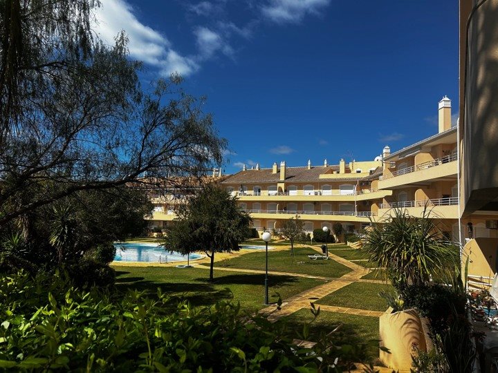 T2-Wohnung in privatem Condominium mit Pool – Vilamoura