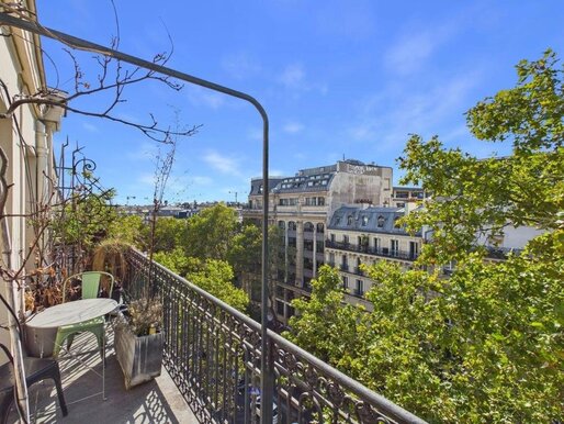 Appartement 7 pièces 145 m² · à Paris 18ème · 145 m² · 1 250 000 €