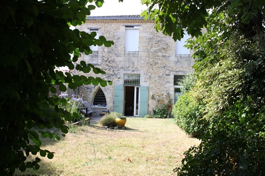Maison 5 pièces 142 m² · à Lamarque · 142 m² · 267 000 €