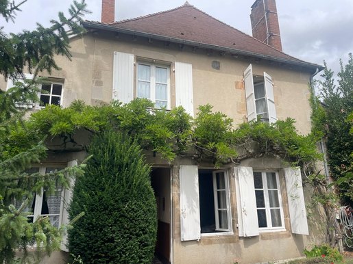 Maison 7 pièces 205 m² · à Cérilly · 205 m² · 119 000 €