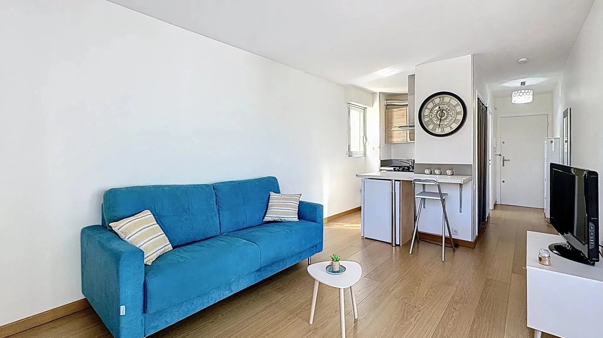 Rare - Antibes - Studio on Top Floor. - View 2