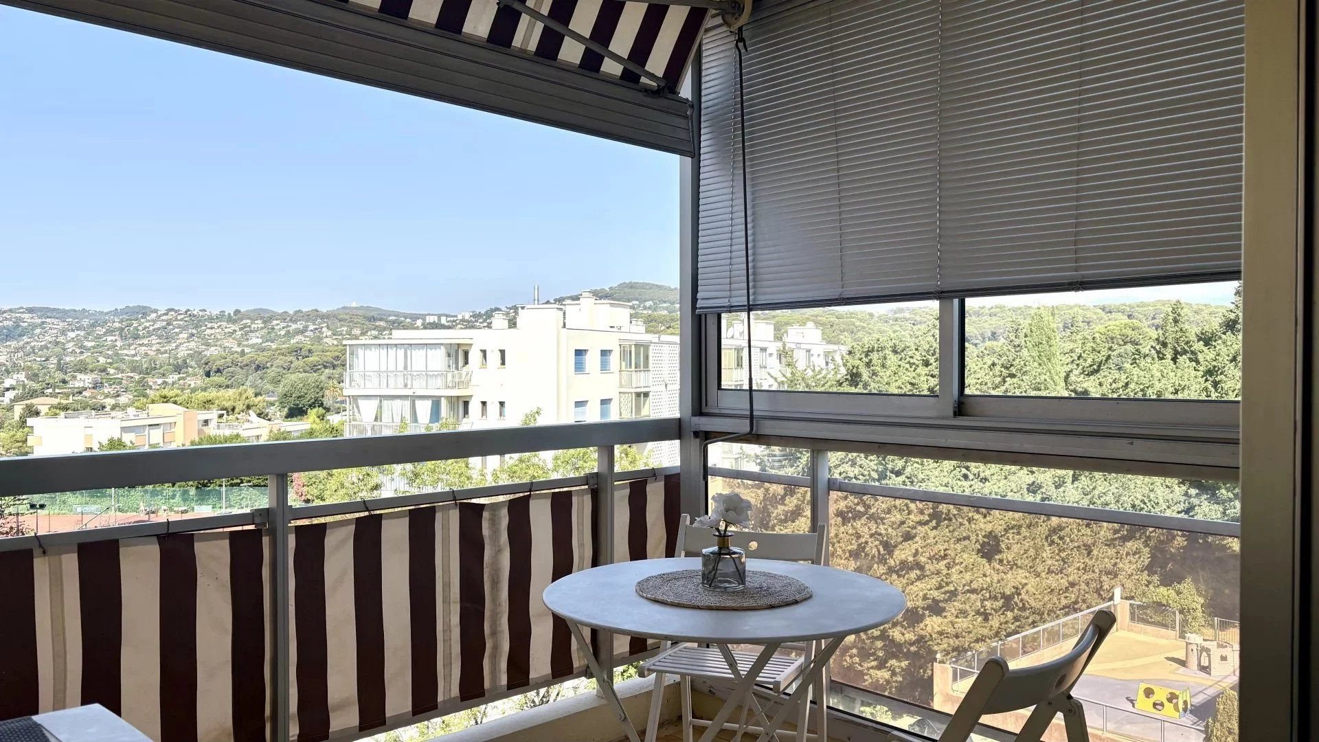 Rare - Antibes - Studio on Top Floor. - View 3