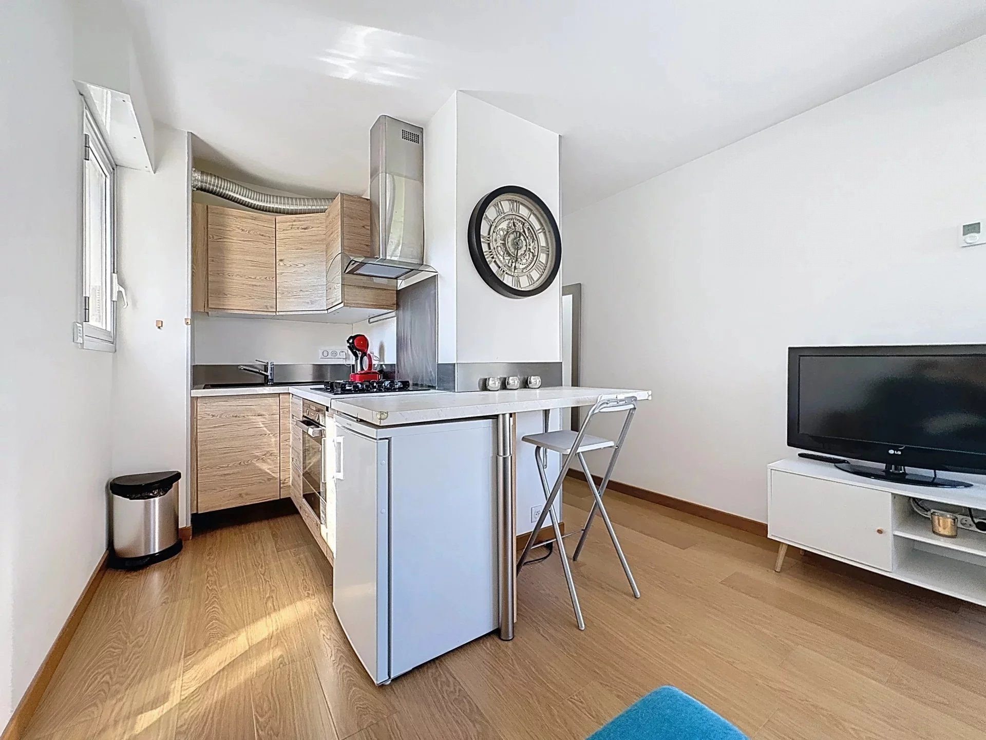 Rare - Antibes - Studio on Top Floor. - View 5