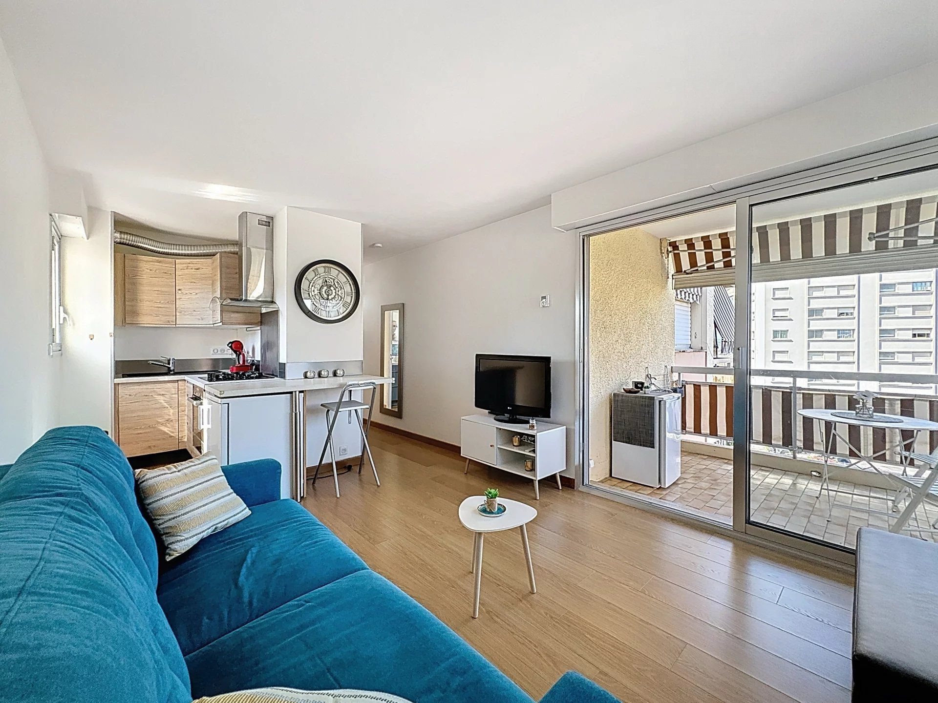 Rare - Antibes - Studio on Top Floor. - More