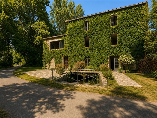 8 pièces 322 m² · à Saint-Dizant-du-Gua · 322 m² · 445 000 €