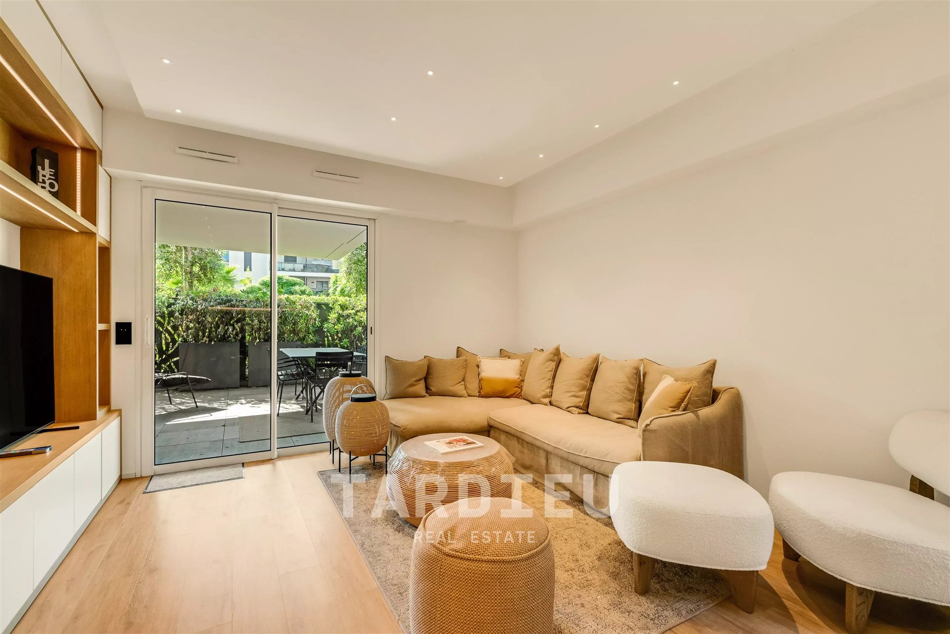 Garden apartment, terrace, near Lices - Ansicht 2