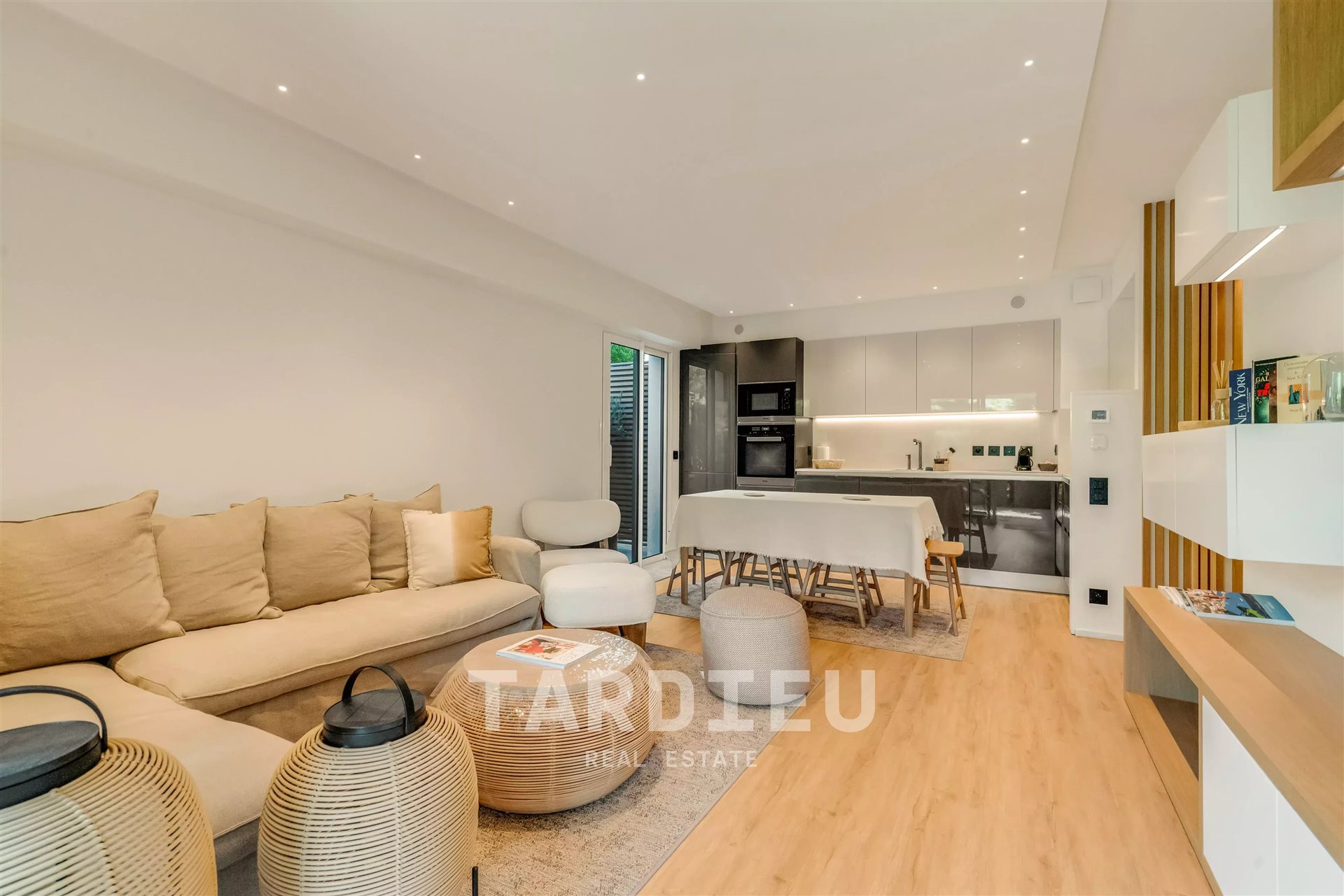 Garden apartment, terrace, near Lices - Ansicht 3