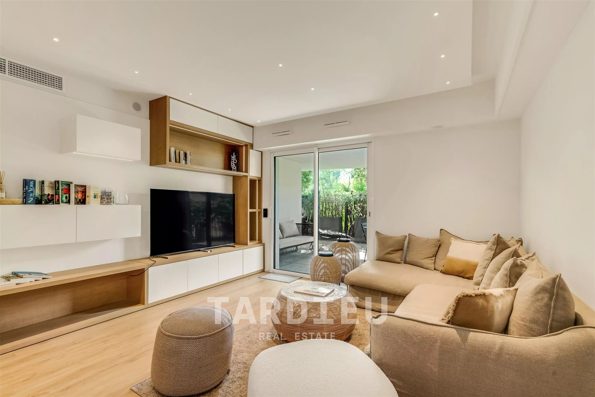 Garden apartment, terrace, near Lices - Ansicht 4