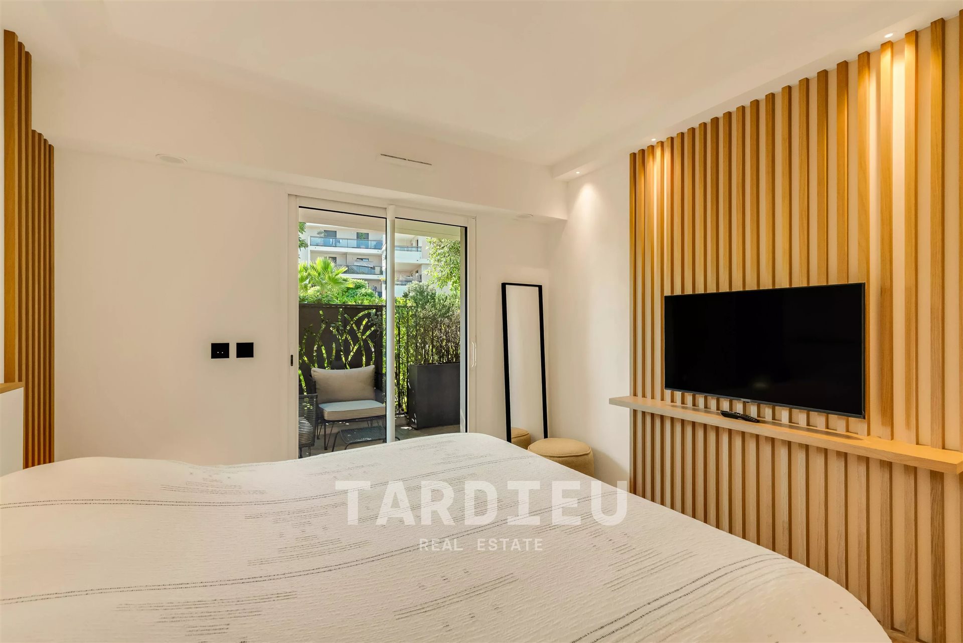 Garden apartment, terrace, near Lices - Ansicht 6