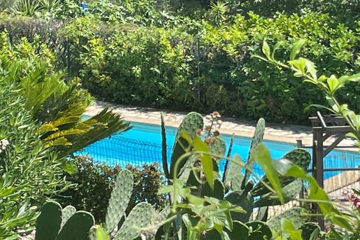 Maison 5 pièces 157 m² · au Rouret · 157 m² · 820 000 €