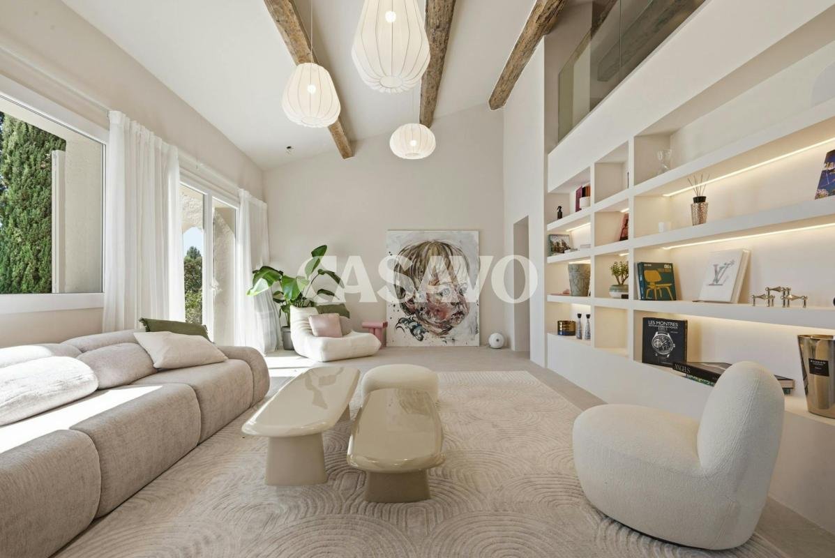 Casă, 274 m², teren 6232 m²
