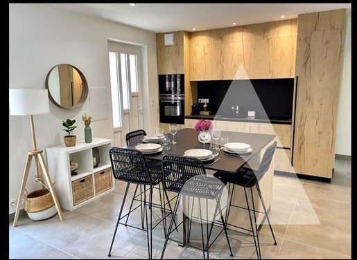 Maison 7 pièces 95 m² · à Sarlat-la-Canéda · 95 m² · 359 702 €