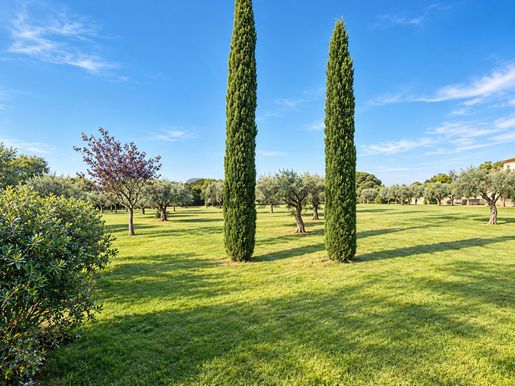 Terrain 4650 m² · à Uzès · 583 000 €