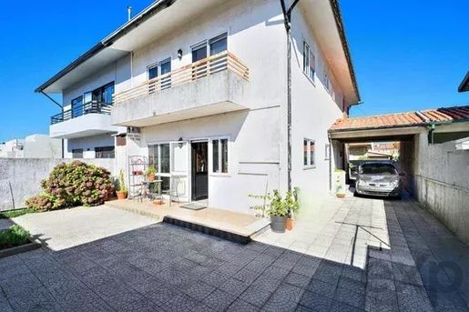 Maison T4 à Vila Nova da Telha - Maia