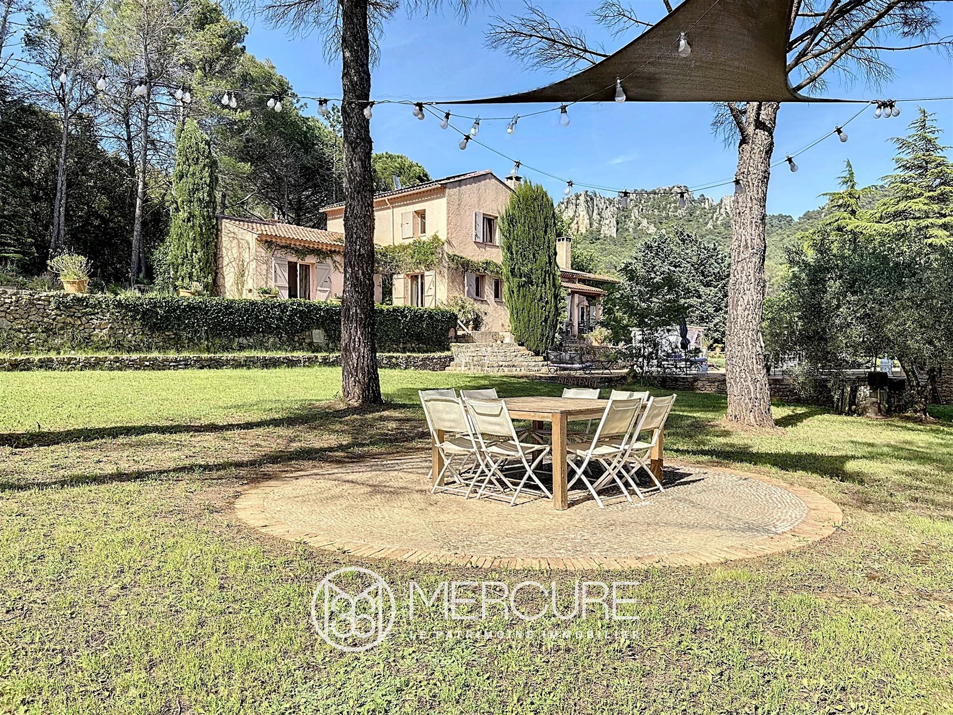 Maison à vendre, 237m², La Roquebrussanne