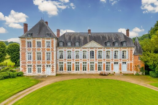 Maison 21 pièces 628 m² · à Mesnil-Panneville · 628 m² · 1 150 000 €