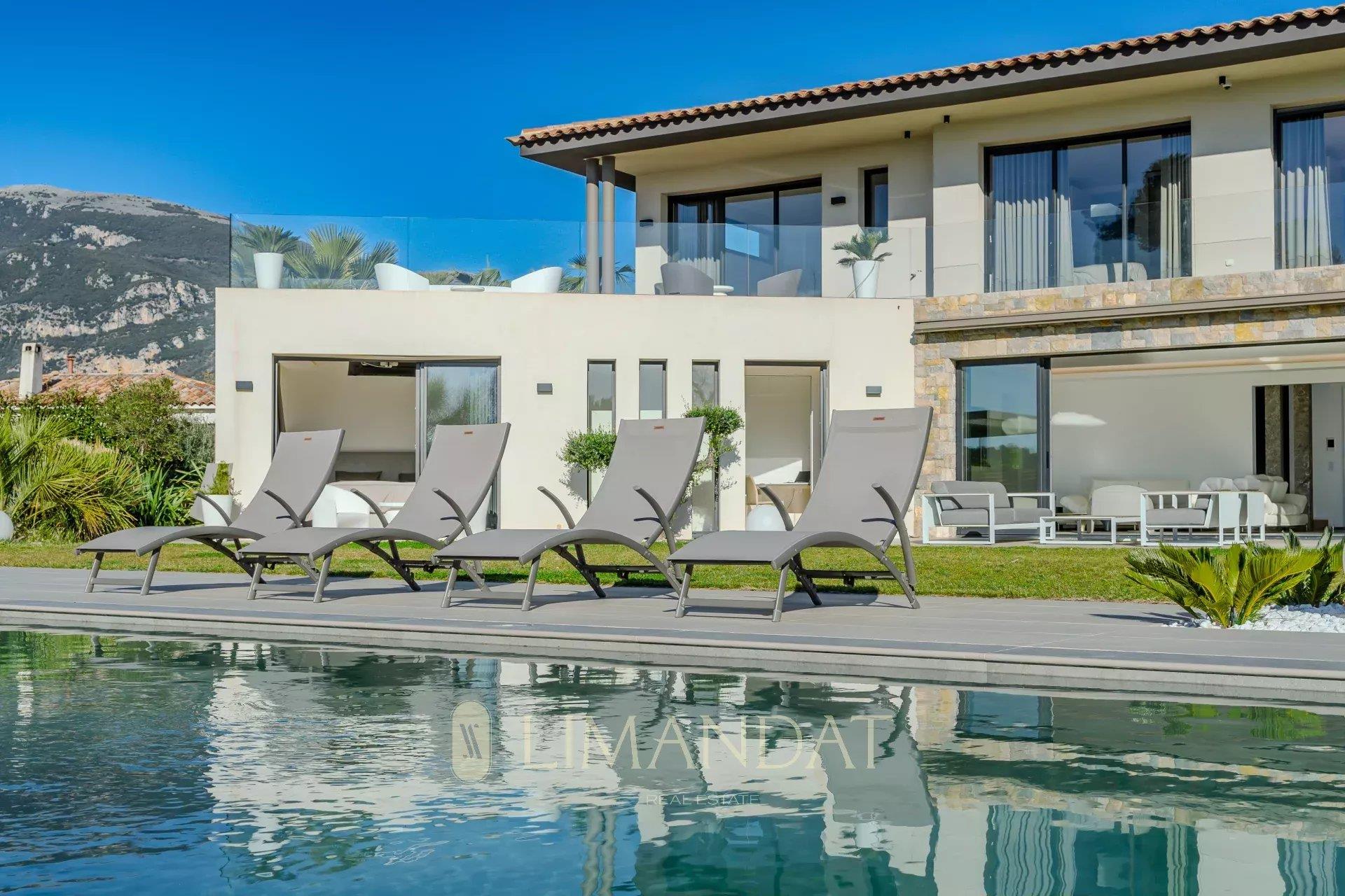 Maison à louer, 275m², Valbonne