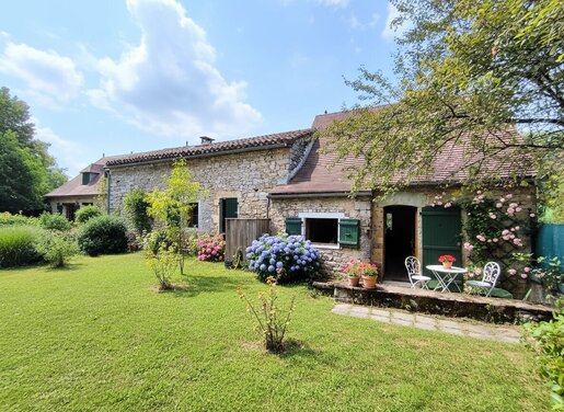 Maison 8 pièces 329 m² · à Les Junies · 329 m² · 527 000 €