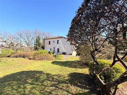 Maison avec vue dégagée, piscine, 5 chambres