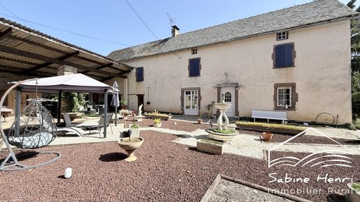 Maison 6 pièces 200 m² · à Montirat · 200 m² · 270 000 €