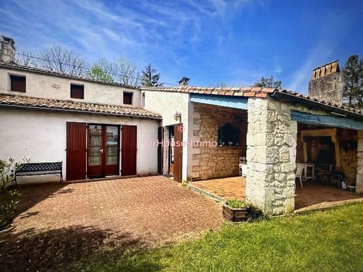 Maison 10 pièces 201 m² · à Balanzac · 201 m² · 112 000 €
