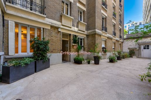 Appartement 3 pièces 74 m² · à Paris 15ème · 74 m² · 695 000 €