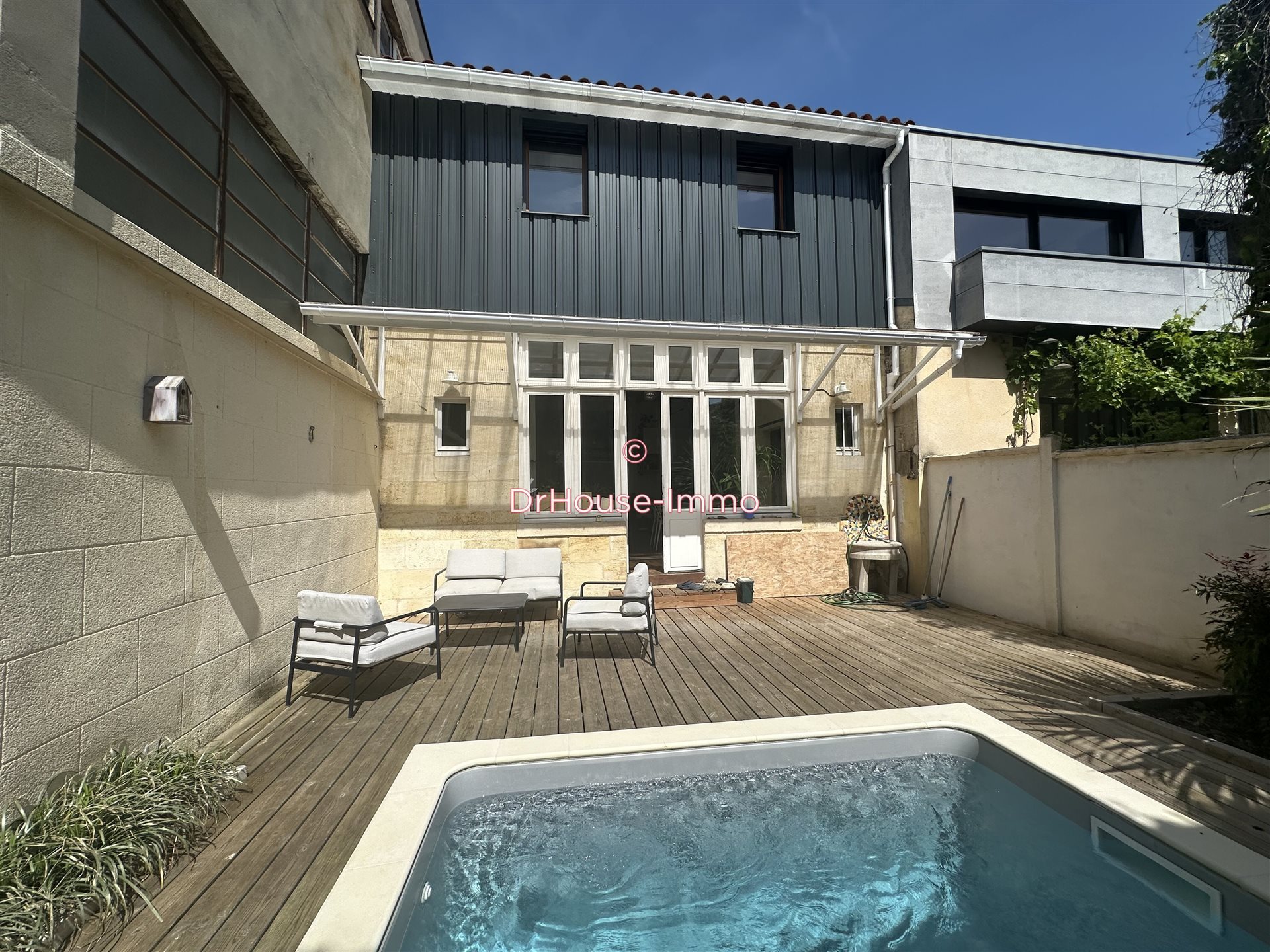 Elegant Bordeaux-style shop with Landscaped Garden and Pool – pohled 4